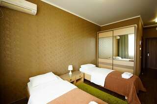 Гостиница Green Park Калуга Семейный 4х-местный номер-2